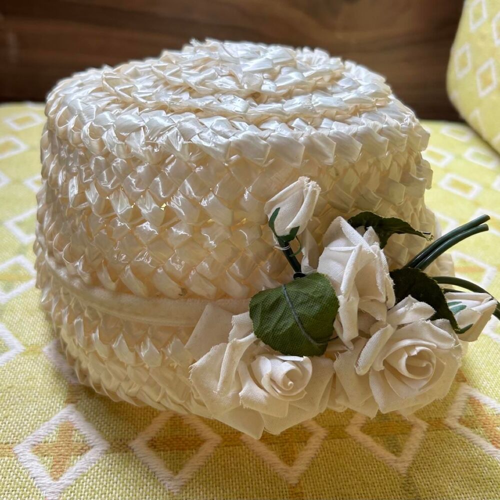Vintage 60s Woven Women's White and Cream Hat with faux roses
